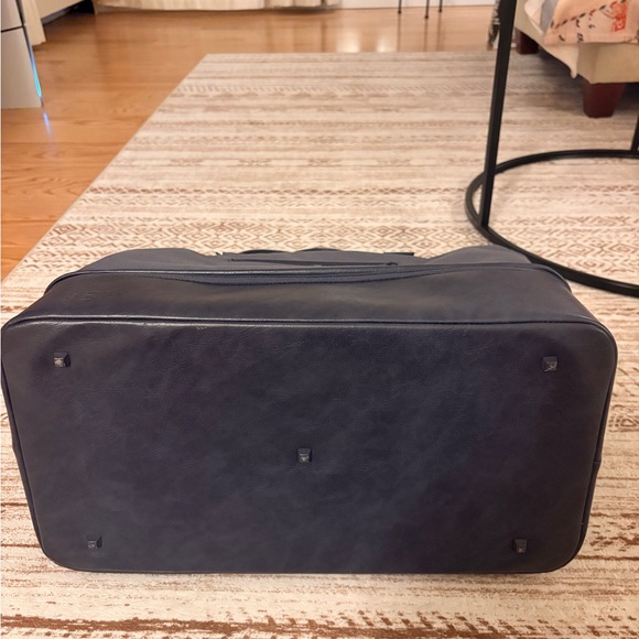 Béis The Convertible Weekender 
in Navy - Picture 8 of 16